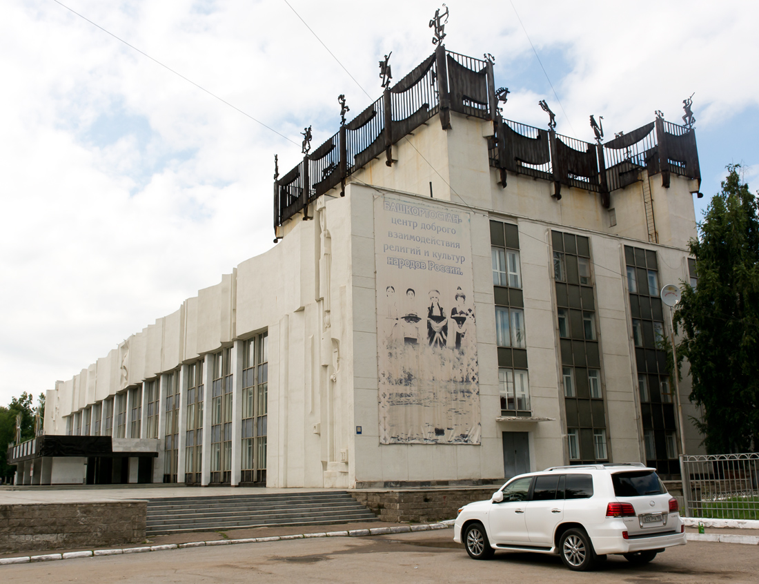 Уфа, Первомайская улица, 47 / Улица Александра Невского, 15