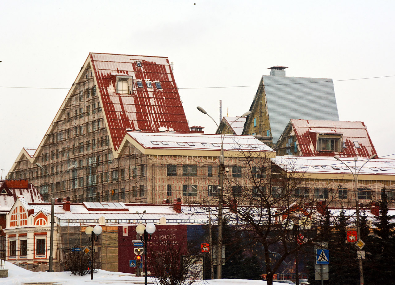 Пермь, Петропавловская улица, 57; Тополевый переулок, 5