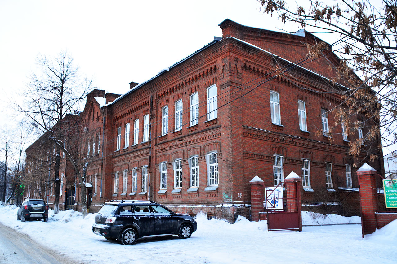 Пермь, петропавловская улица, 23 / Улица 25 Октября, 10