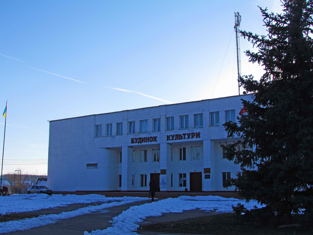 Дергачи, Площадь Победы, 1