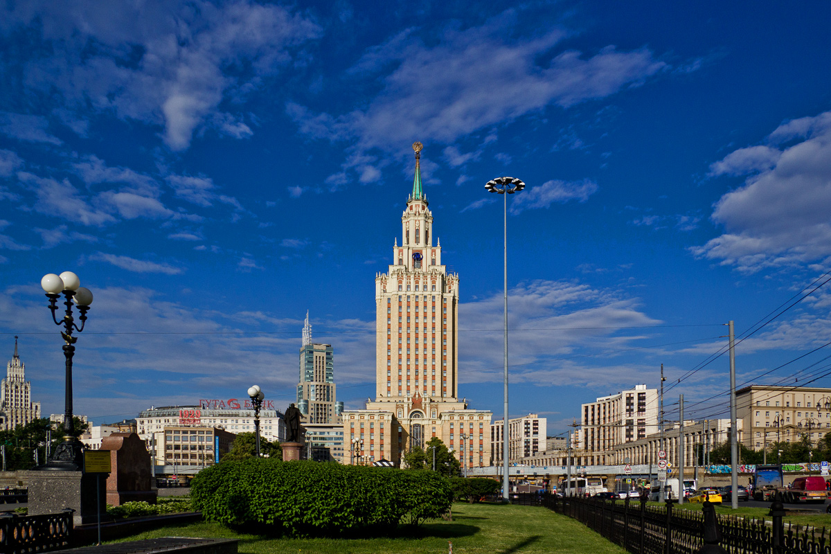 Москва, Каланчёвская улица, 21 / Улица Маши Порываевой, 40; Каланчёвская улица, Каланчёвский путепровод