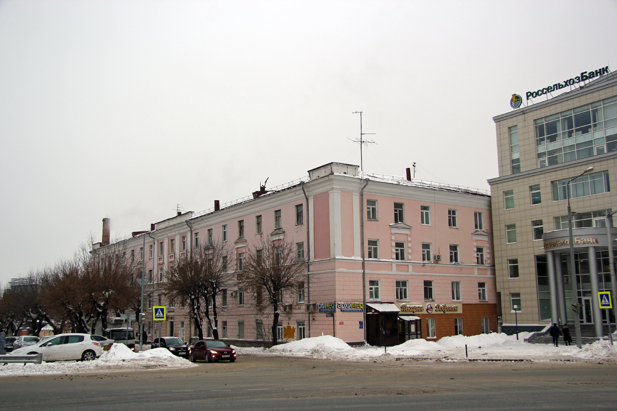 Казань, Улица Абжалилова, 1 / Улица Достоевского, 82