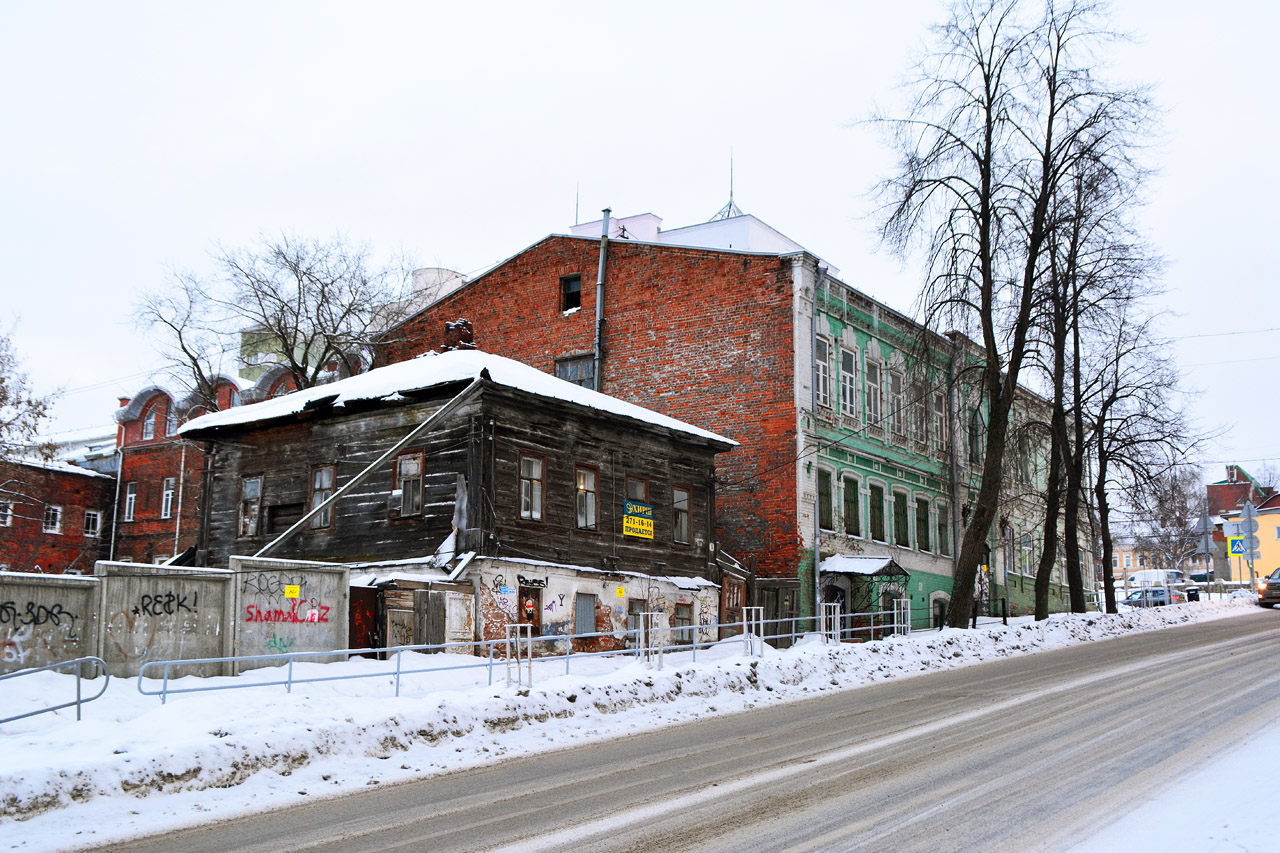 Пермь, Улица Максима Горького, 6; Советская улица, 10 / Улица Максима Горького, 8