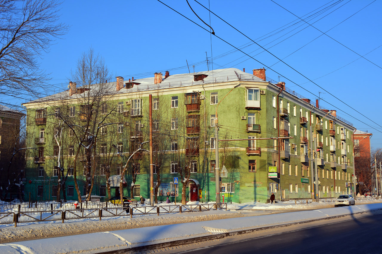 Пермь, Улица Героев Хасана, 16 / Улица Павла Соловьева, 1