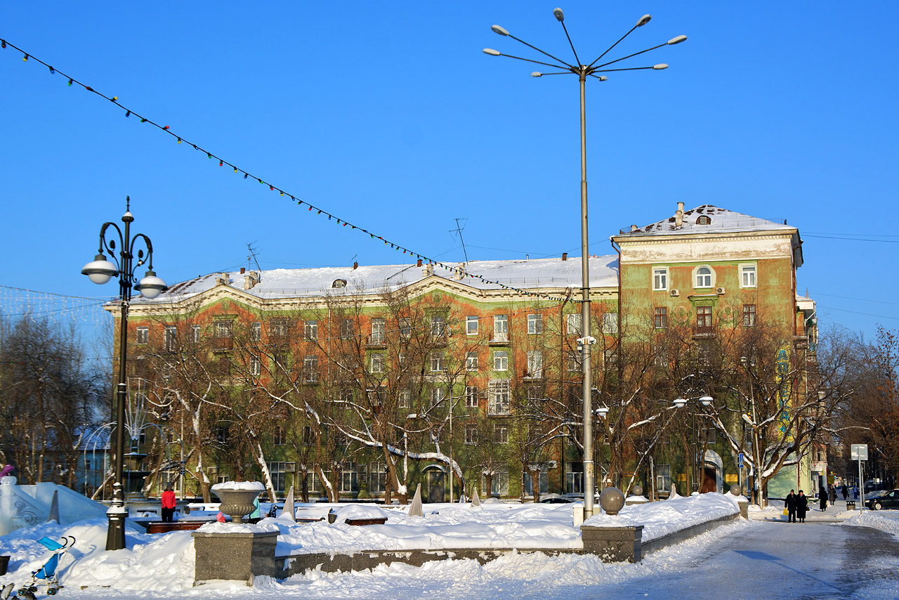 Пермь, Комсомольский проспект, 77 / улица Соловьёва, 7