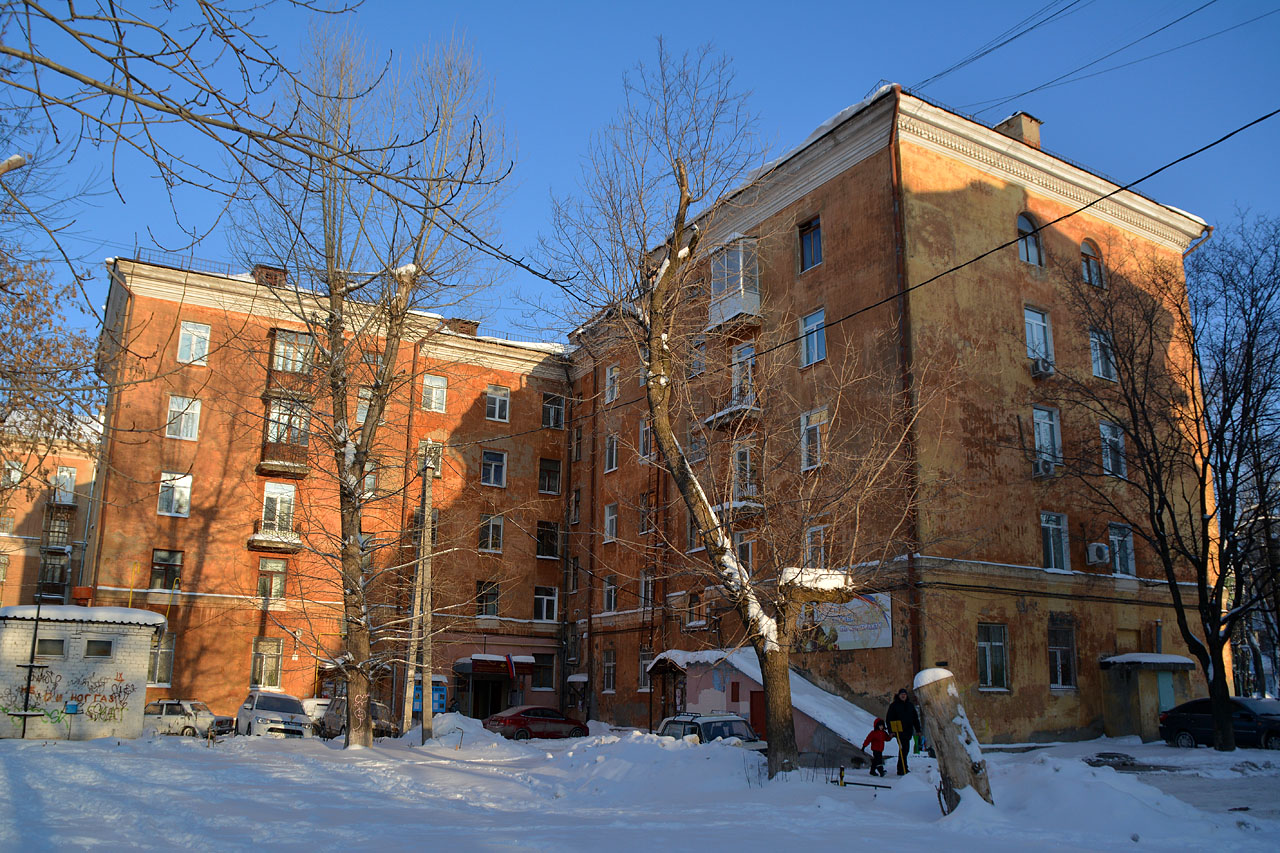 Пермь, Улица Юрия Смирнова, 8 / Комсомольский проспект, 73