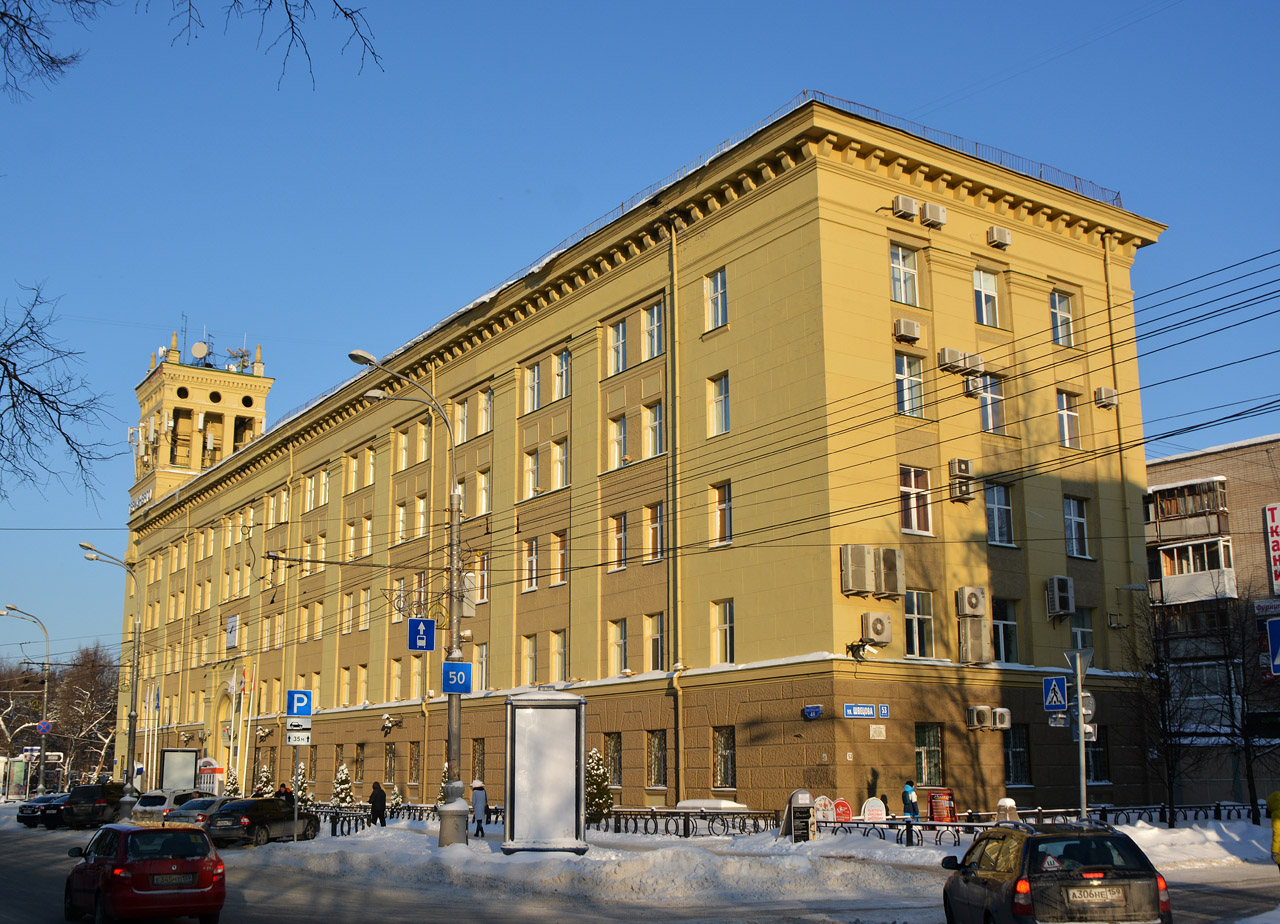 Пермь, Комсомольский проспект, 48 / Улица Революции, 44