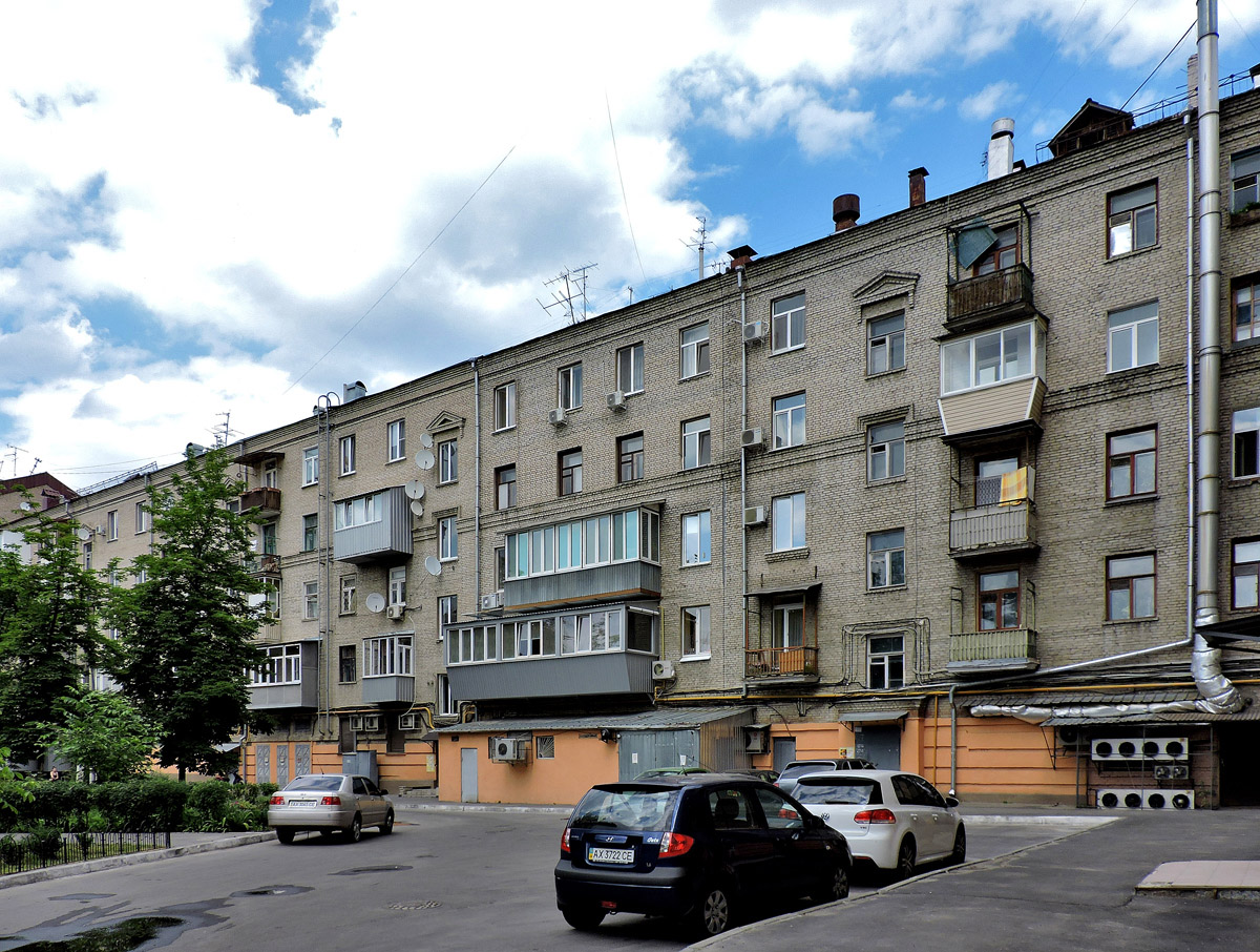 Charkow, Проспект Героев Харькова, 27 / Харьковская набережная, 1