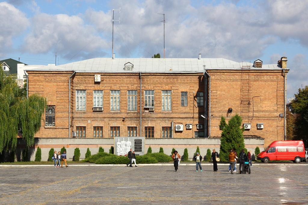 Кременчуг, Улица Победы, 9 / Соборная улица, 1