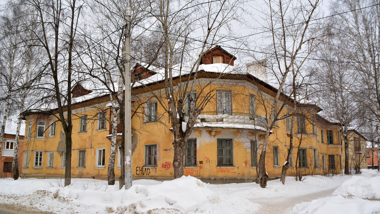 Пермь, Улица Генерала Наумова, 15 / Улица Машинистов, 35