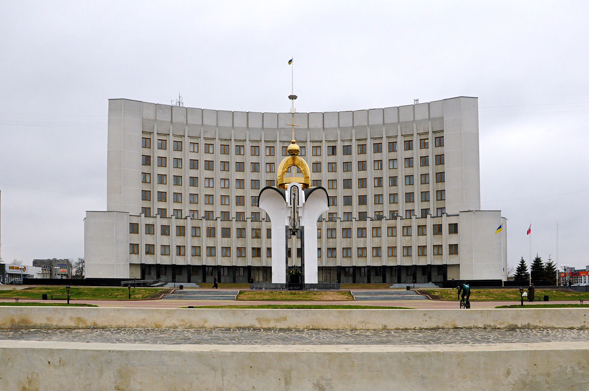 Луцк, Киевская площадь, 9
