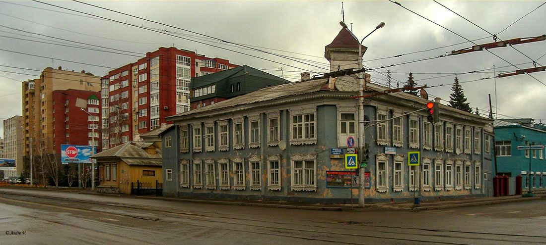 Уфа, Улица Аксакова, 48 / Коммунистическая улица, 25; Улица Аксакова, 48/1