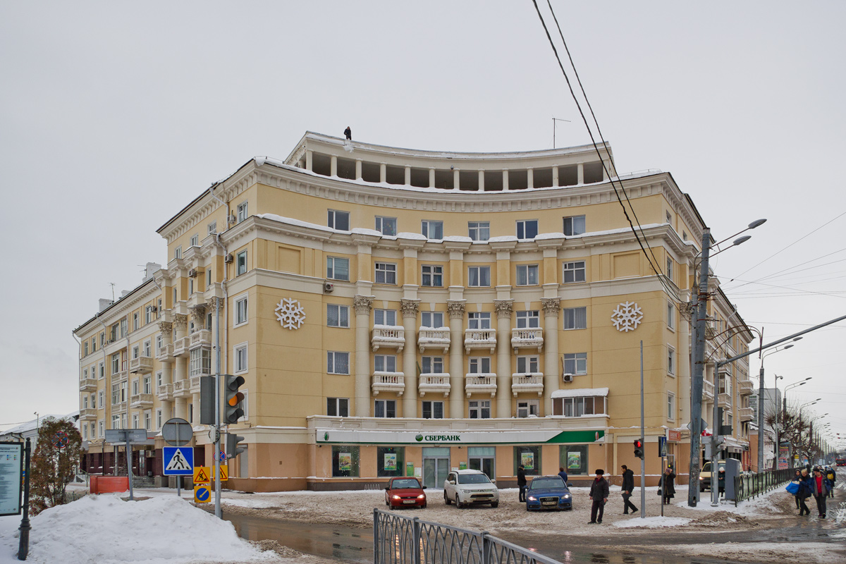 Казань, Улица Татарстан, 3 / Улица Шигабутдина Марджани, 2