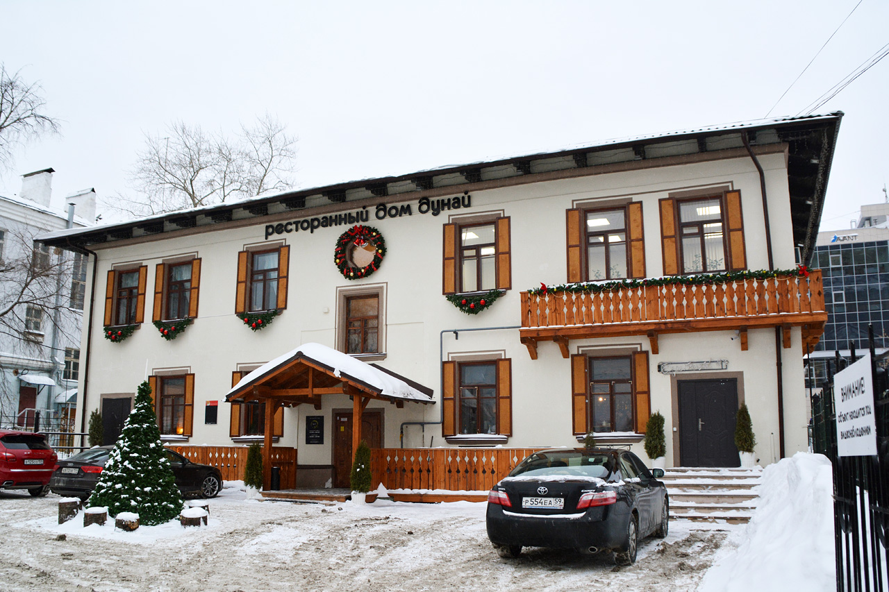 Пермь, Улица Попова, 55 / Улица Луначарского, 97Б