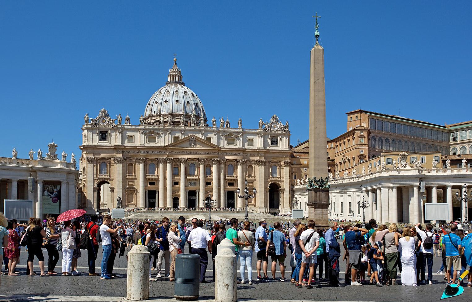 Ватикан, Piazza San Pietro