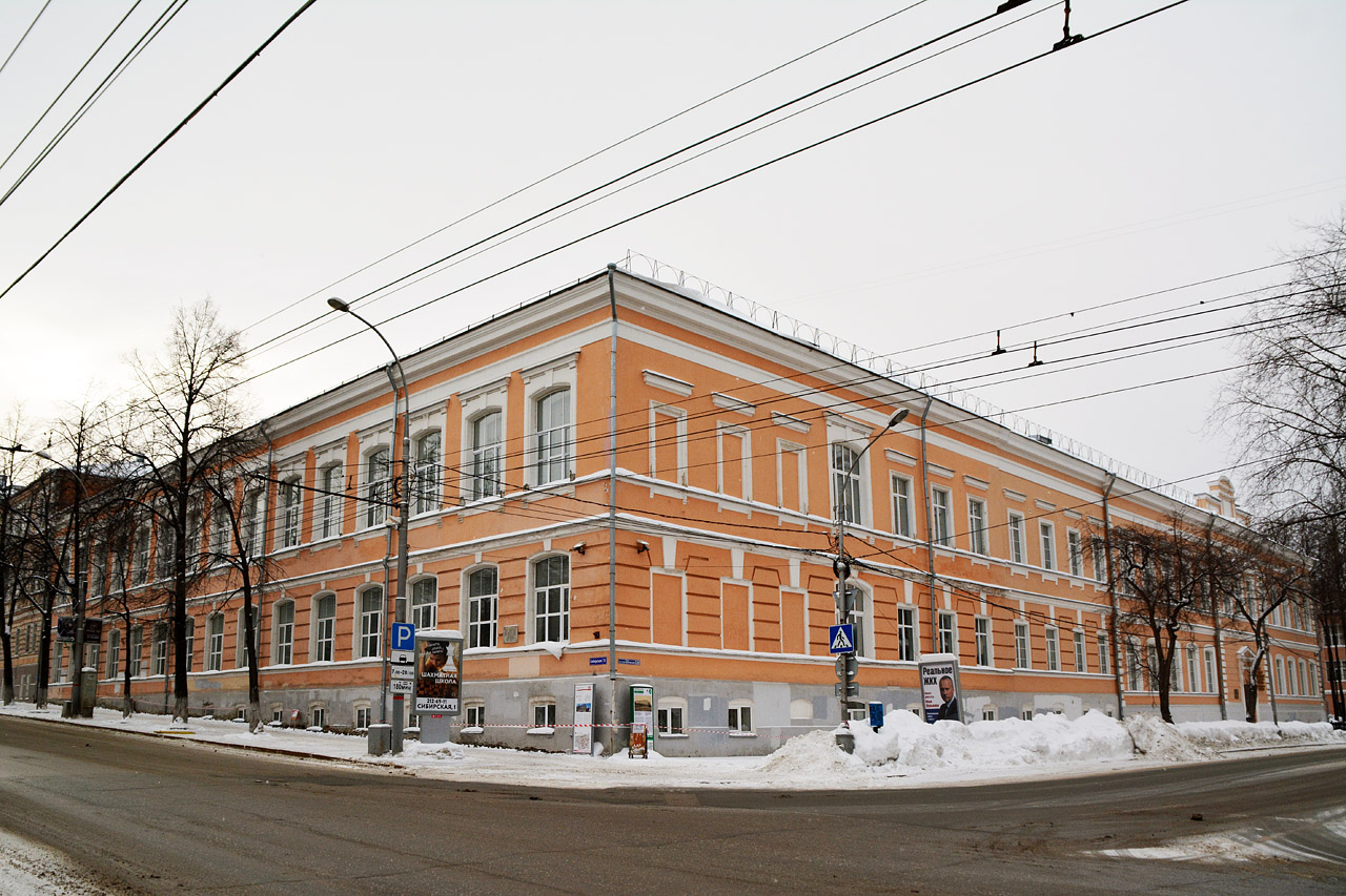Пермь, Петропавловская улица, 26 / Сибирская улица, 13