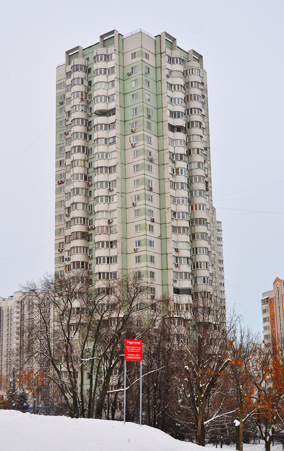 Москва, Улица Верхние Поля, 8