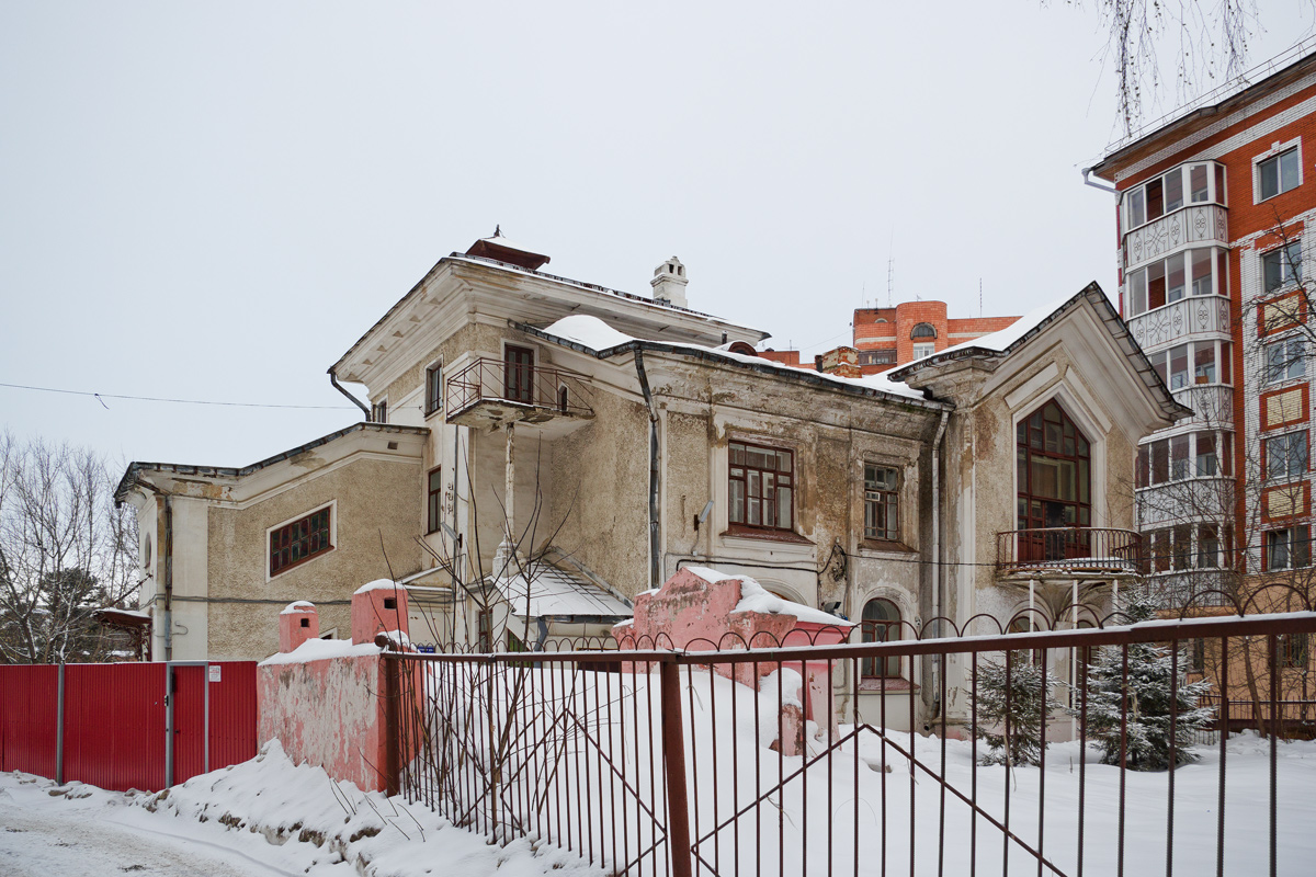 Kazan, Улица Хади Атласи, 28