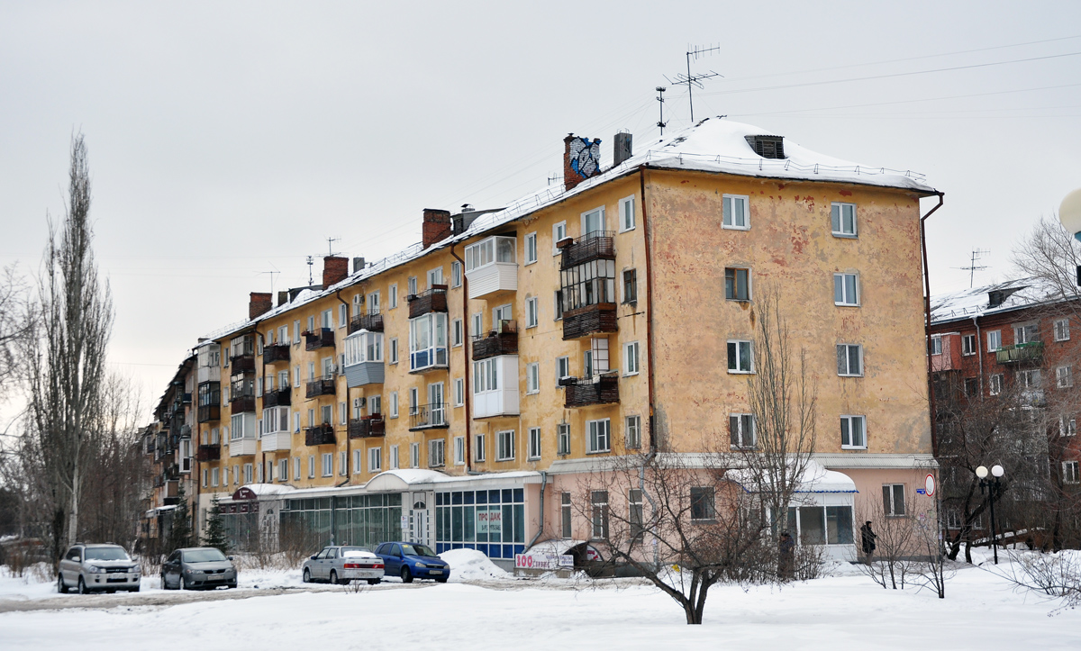 Omsk, Бульвар Победы, 10; Улица Серова, 4А