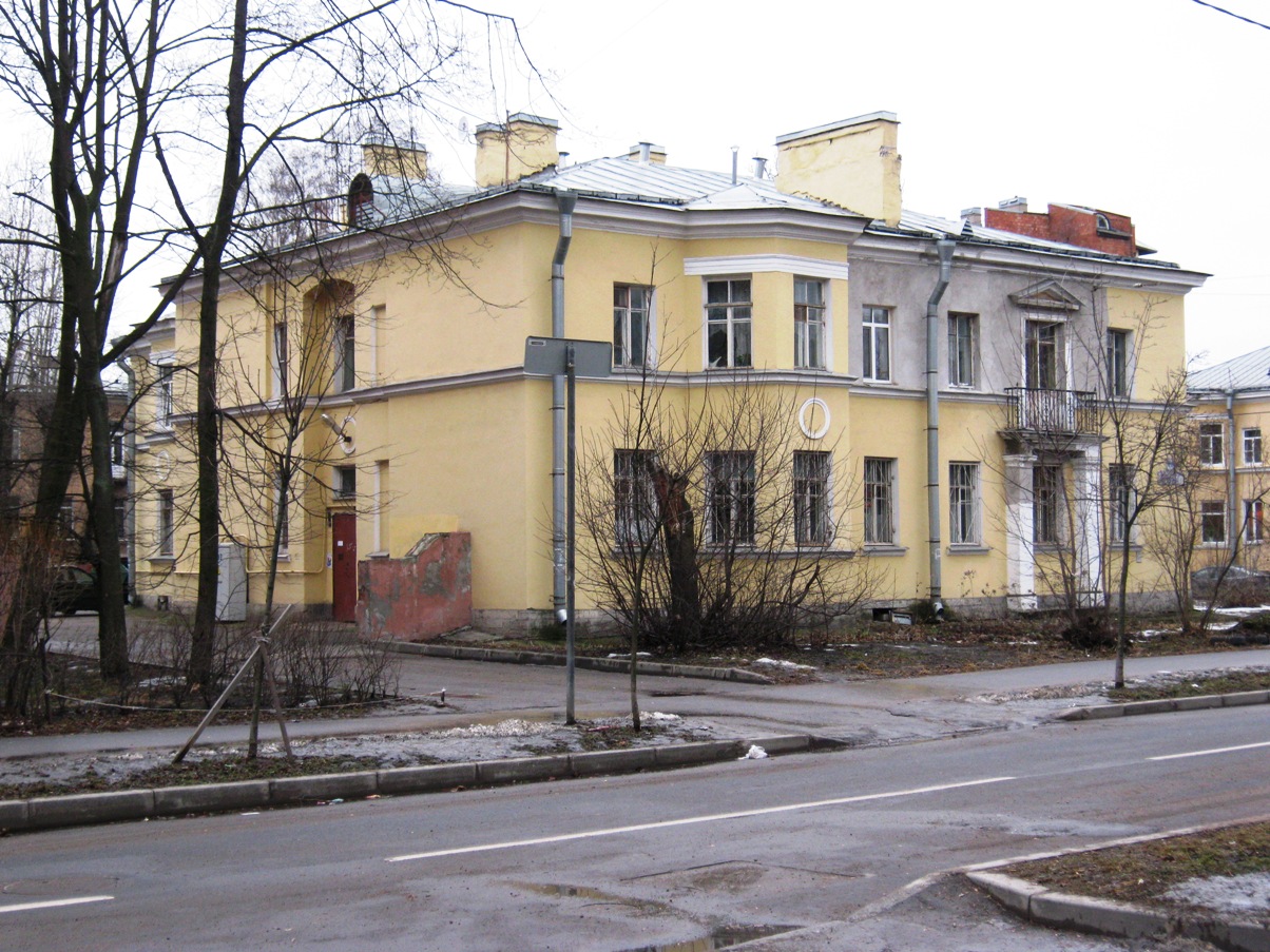 Санкт-Петербург, Оборонная улица, 16 / Улица Губина, 19