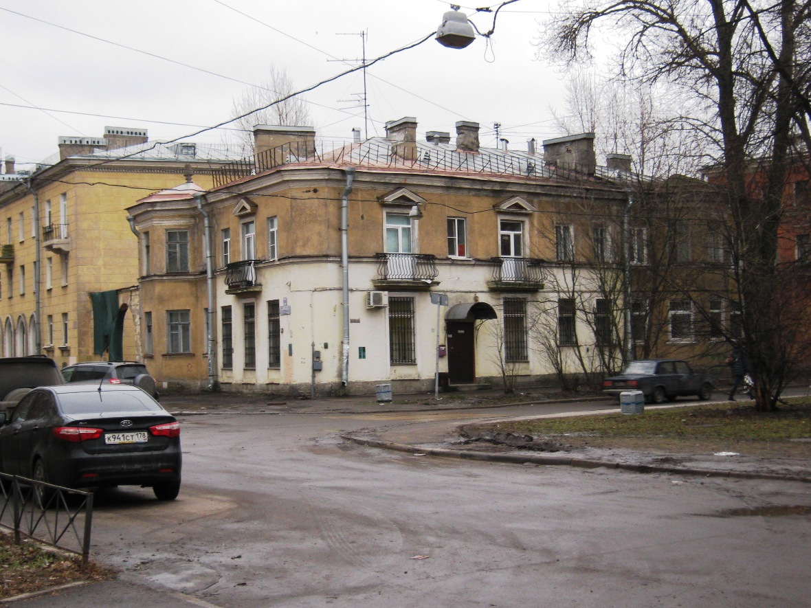 Санкт-Петербург, Улица Зои Космодемьянской, 16 / Севастопольская улица, 24