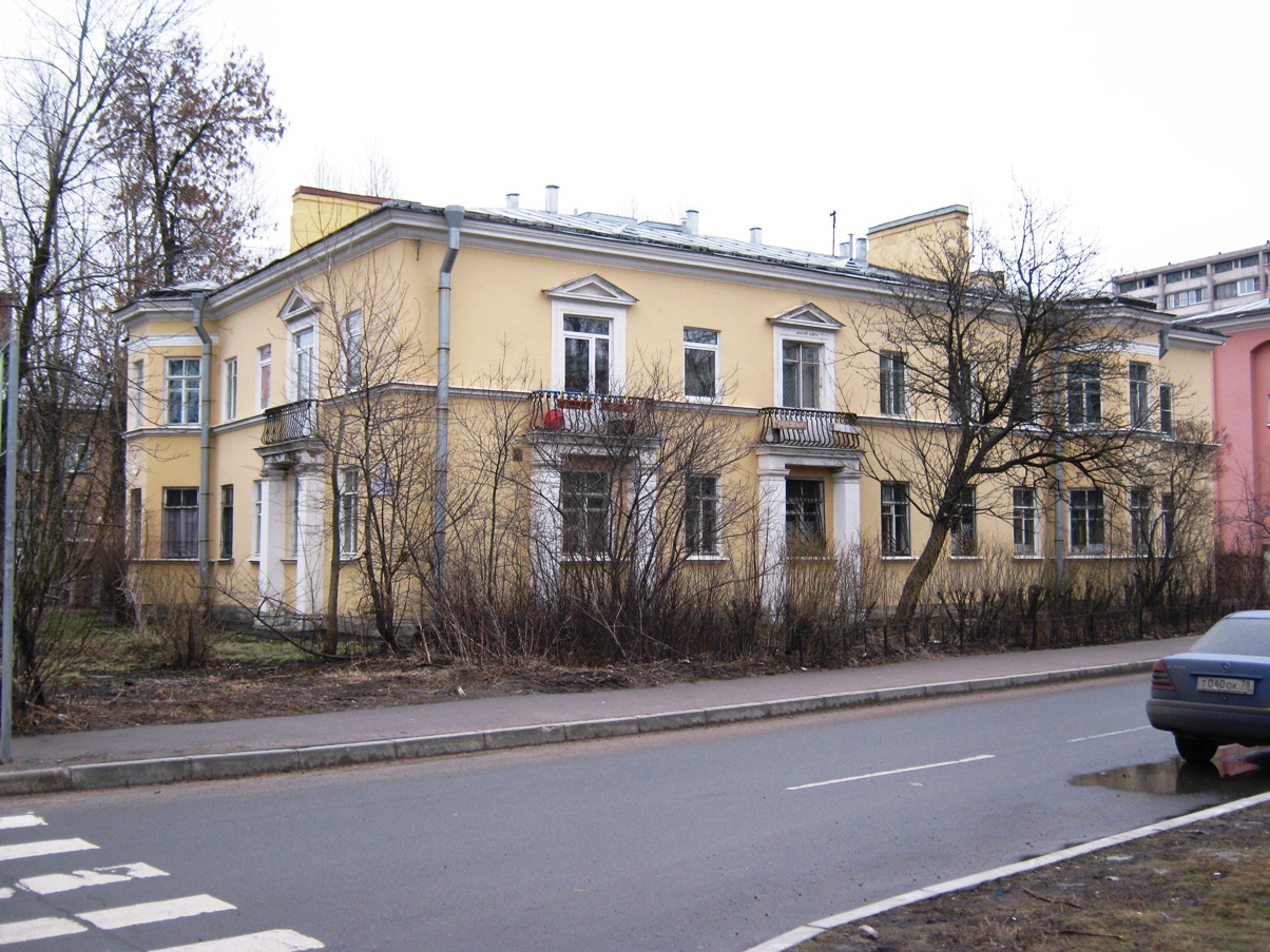 Санкт-Петербург, Баррикадная улица, 18 / Оборонная улица, 20