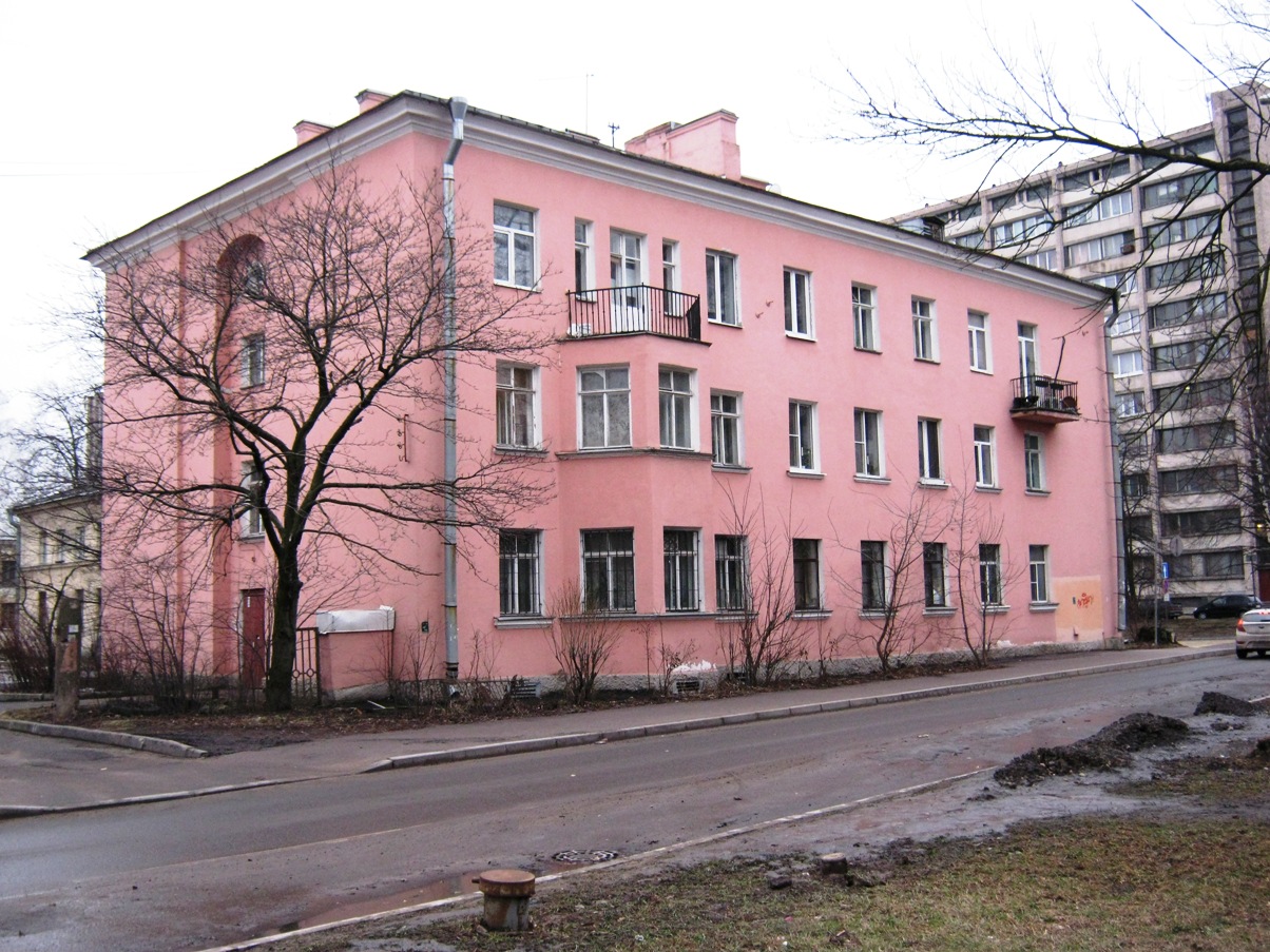 Санкт-Петербург, Улица Зои Космодемьянской, 25 / Баррикадная улица, 20