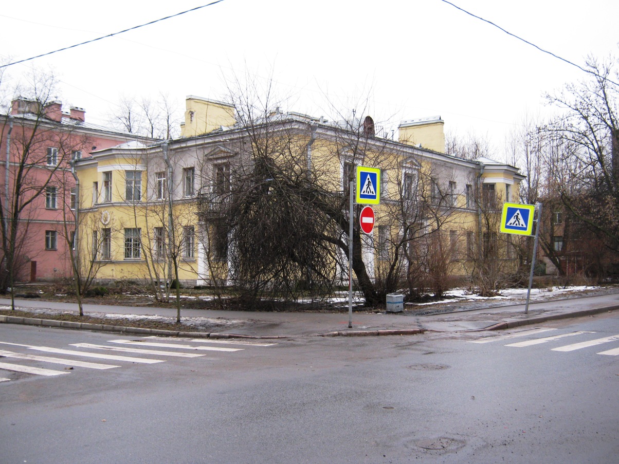 Санкт-Петербург, Оборонная улица, 16 / Улица Губина, 19