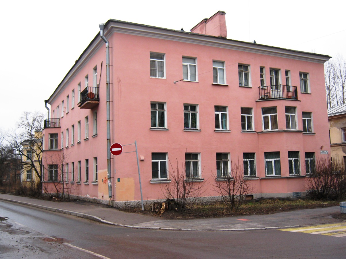 Санкт-Петербург, Улица Зои Космодемьянской, 25 / Баррикадная улица, 20