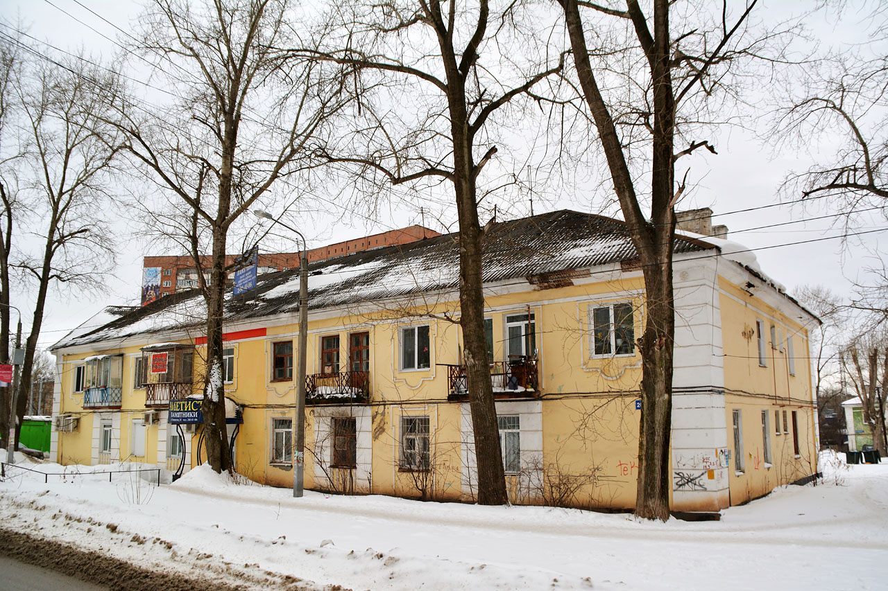 Perm, Стахановская улица, 48 / Улица Танкистов, 20