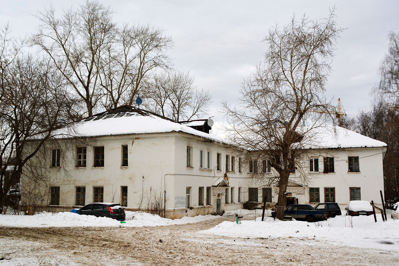 Пермь, Улица Карпинского, 1