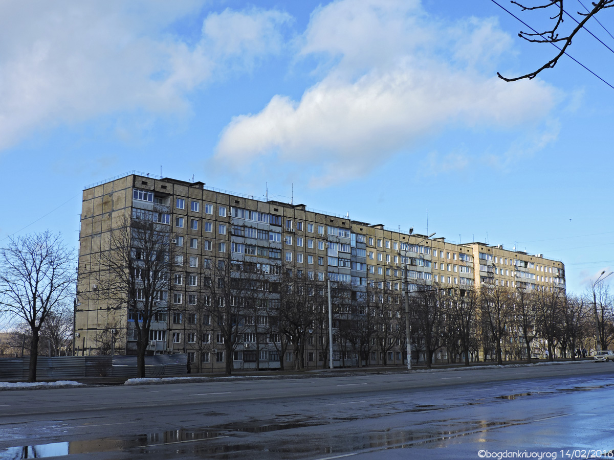 Kryvyi Rih, Проспект 200-летия Кривого Рога, 20; Проспект 200-летия Кривого Рога, 18; Проспект 200-летия Кривого Рога, 16 Kryvyi Rih, Проспект 200-летия Кривого Рога, 20; Проспект 200-летия Кривого Рога, 18; Проспект 200-летия Кривого Рога, 16