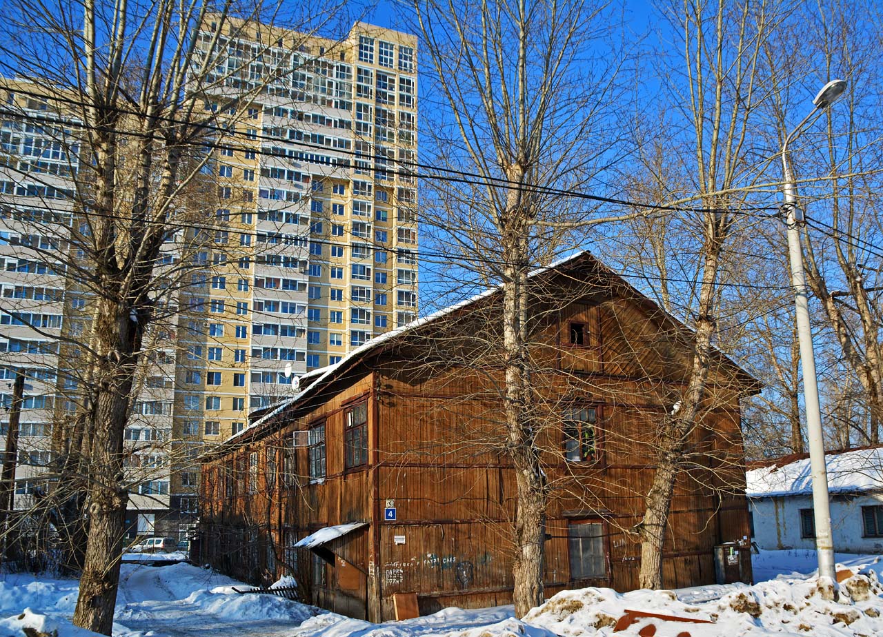 Пермь, Улица Барамзиной, 54; Углеуральская улица, 4