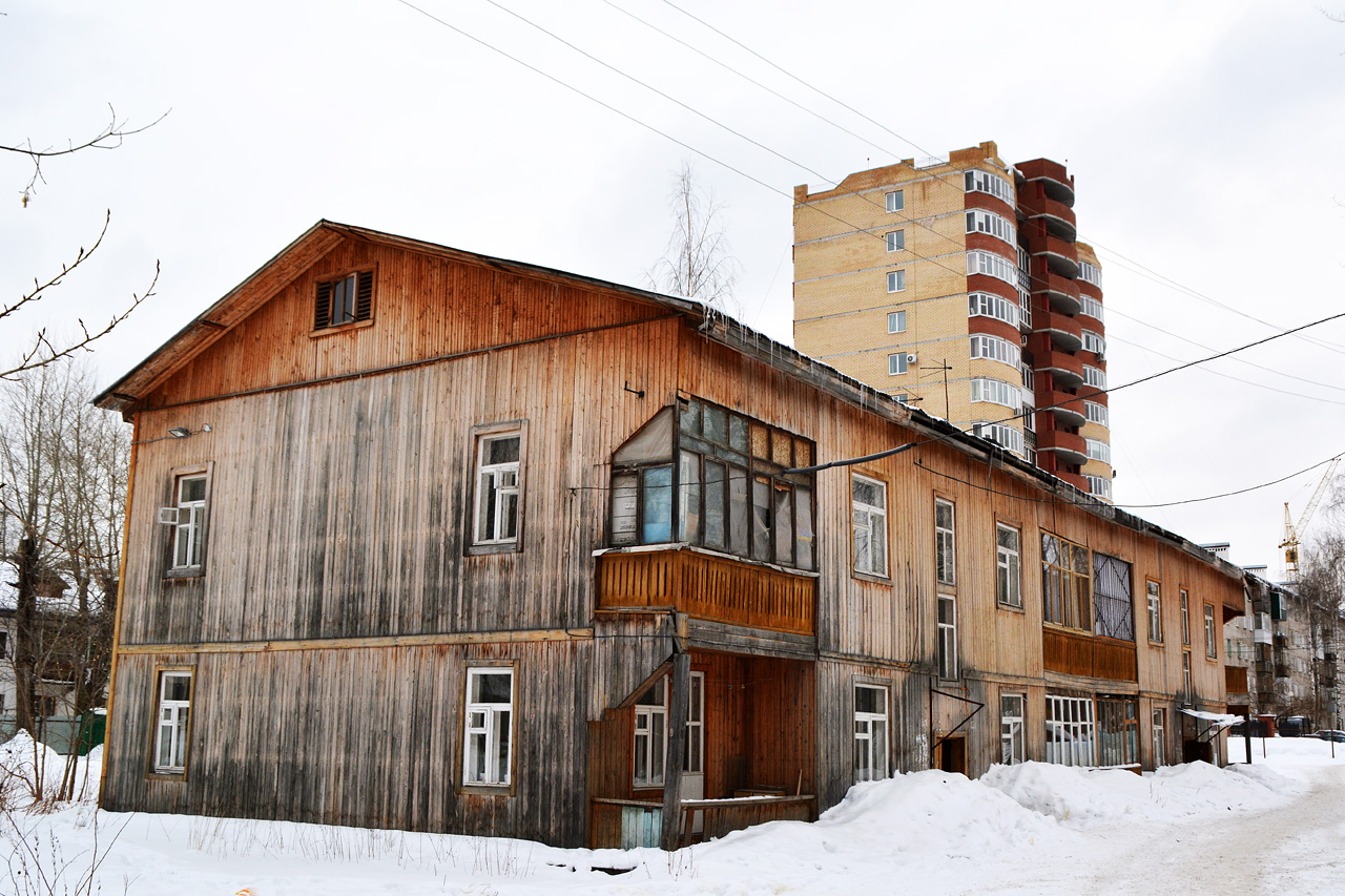 Пермь, Улица Василия Каменского, 17; Улица Василия Каменского, 24