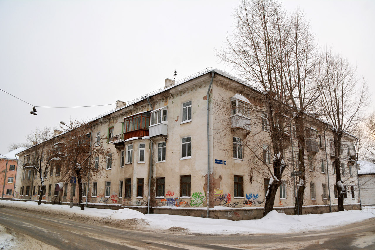 Пермь, Боровая улица, 20 / Углеуральская улица, 13