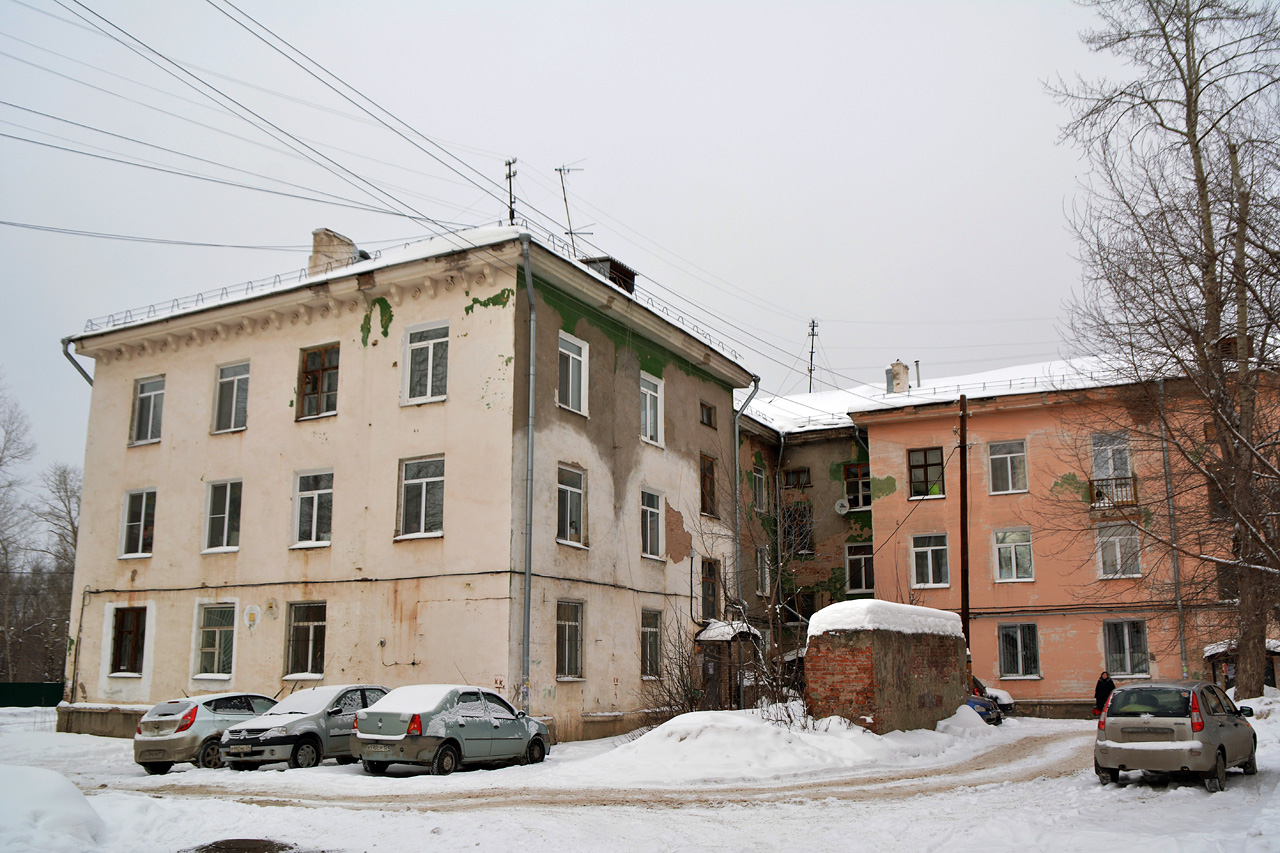 Пермь, Боровая улица, 20 / Углеуральская улица, 13