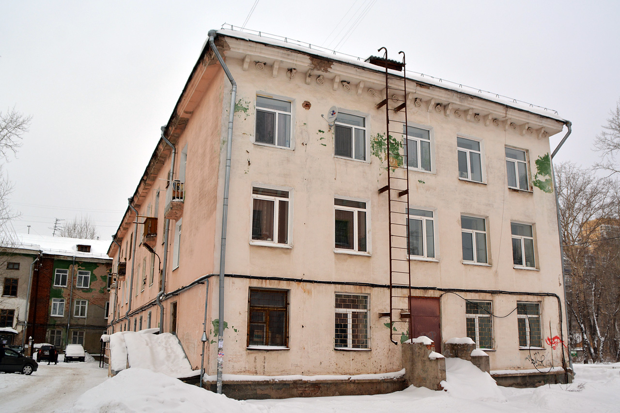 Пермь, Боровая улица, 20 / Углеуральская улица, 13