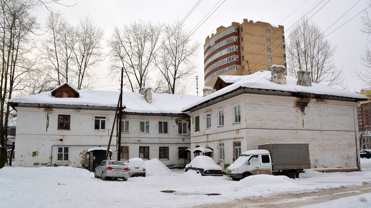 Пермь, Углеуральская улица, 15 / Улица Василия Каменского, 19; Улица Василия Каменского, 24