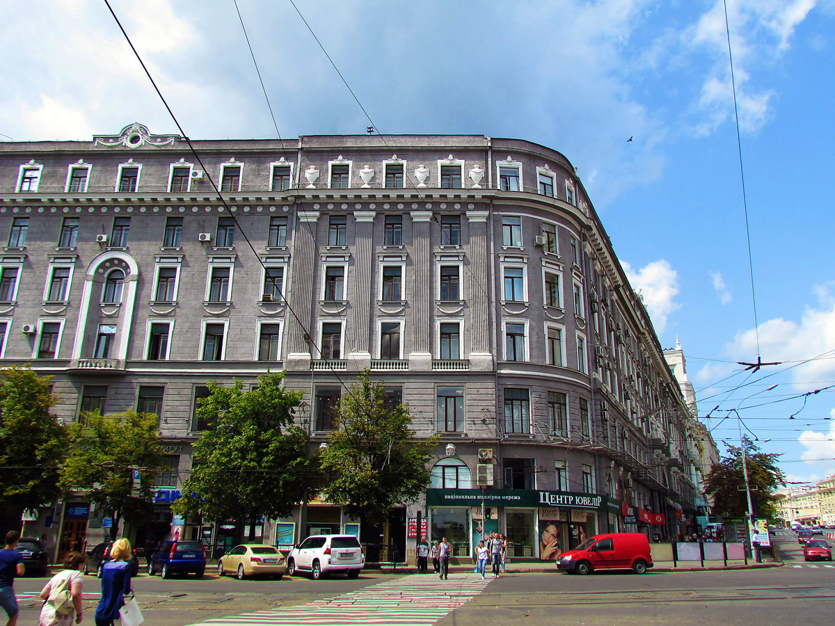 Харьков, Площадь Конституции, 1 / Улица Квитки-Основьяненко, 13-17