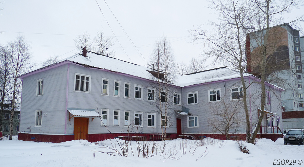 Archangielsk, Улица Кедрова, 17 / Улица Гуляева, 114