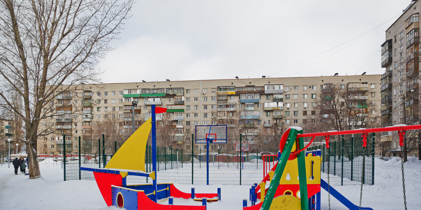 Казань, Улица Латышских Стрелков, 1 / Улица Карбышева, 38