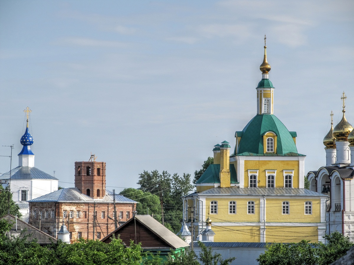 Переславль-Залесский, Улица Гагарина, 43 (Петропавловская церковь); Улица Гагарина, 27