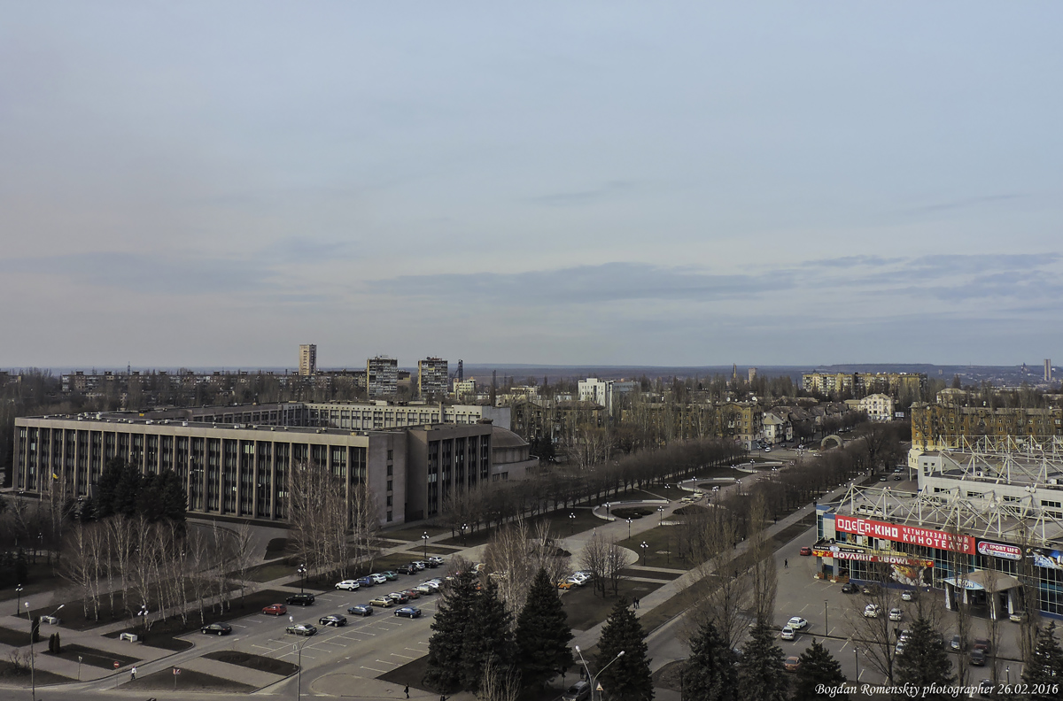 Кривой Рог, Молодёжная площадь, 1; Улица Героев АТО, 30Г