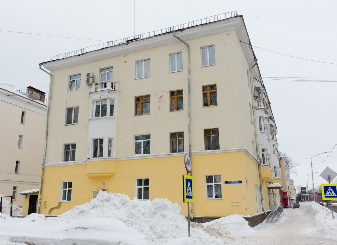 Уфа, Кольцевая улица, 38 / Улица Льва Толстого, 7