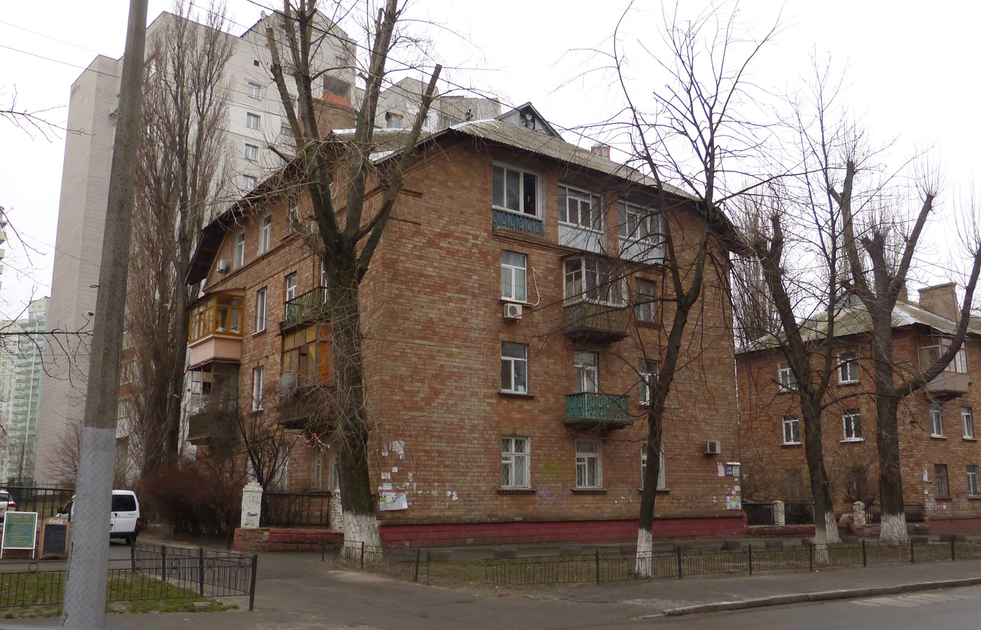 Киев, Улица Просвещения, 12 / Брянская улица, 1