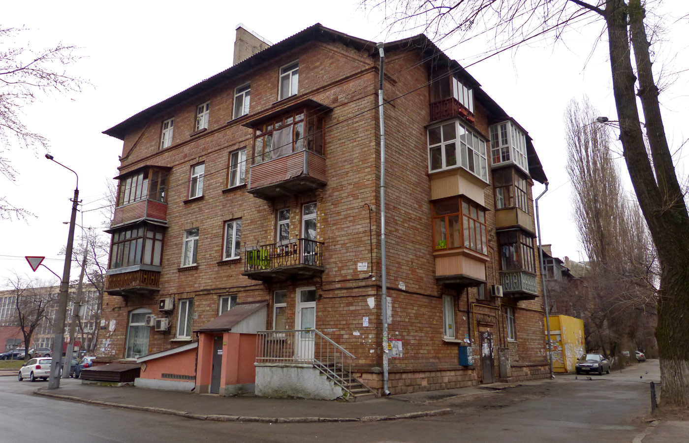 Київ, Улица Просвещения, 8 / Вузовская улица, 1