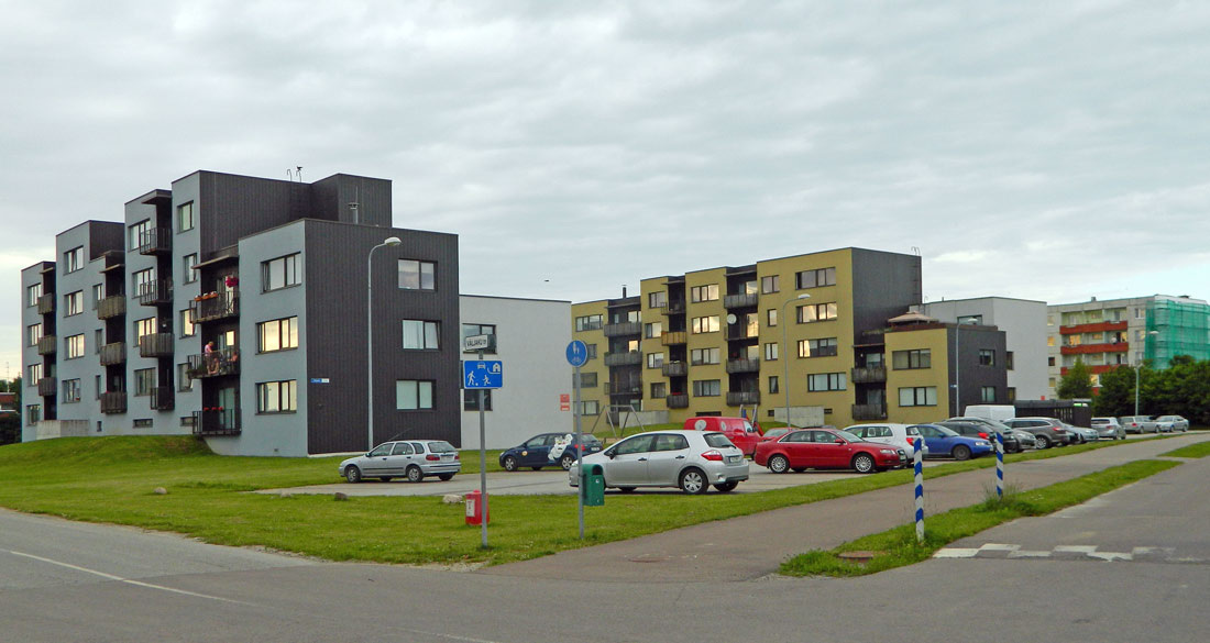 Юри, Väljaku, 17b; Väljaku, 17