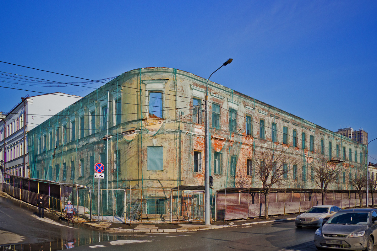 Казань, Профсоюзная улица, 5 / Улица Мусы Джалиля, 16