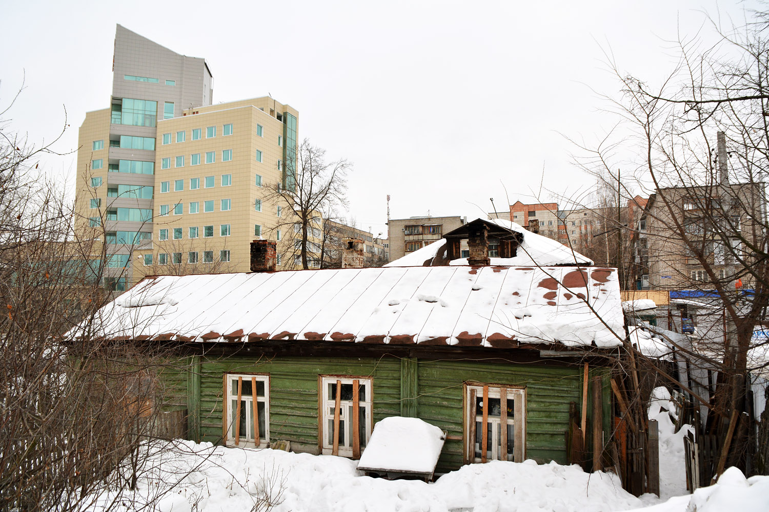 Пермь, Улица Попова, 9; Монастырская улица, 48А