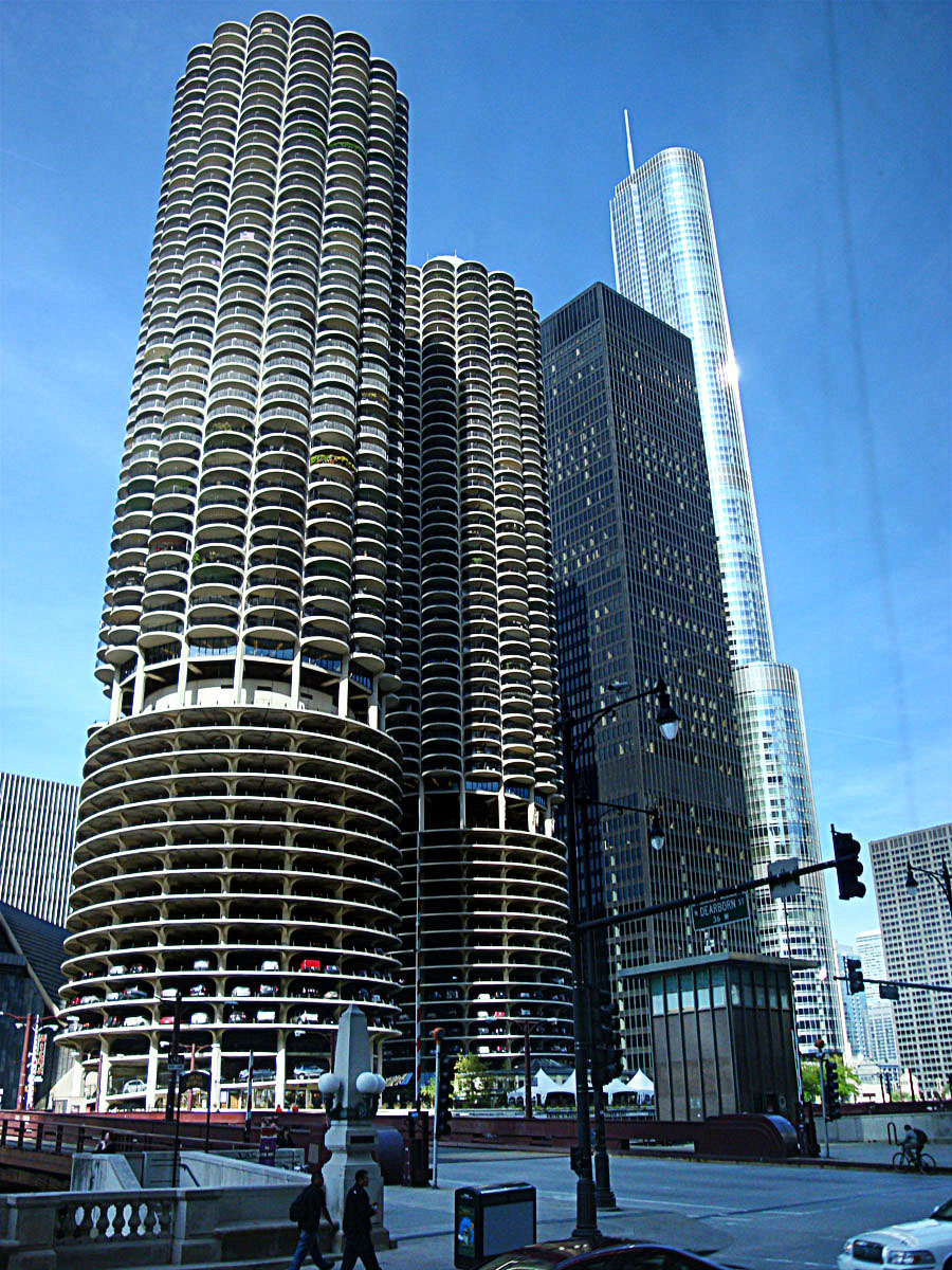 Чикаго, North Dearborn Avenue, 315-339; North State Street, 300-350